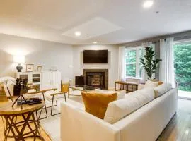 Pet-Friendly Fitchburg Townhome Near Wachusett Mtn