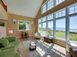 Waterfront Bellingham Bliss: Steps to Beach!