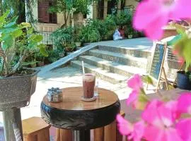 Mushroom Homestay - Tour & Travel