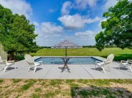 Pool, Fire Pit! Farm Retreat Near Dwtn Weatherford