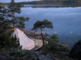 Glamping on the waterfront, готель у місті Hammarland