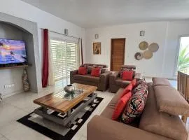 Contemporary villa with pool in Ngaparou