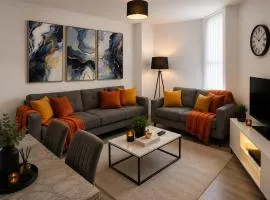 2BD, Sleeps 6, Near Anfield Stadium, 14MinFromCity, Smart Tv, Short & Long Stays Welcome With Discounts Available At Peachy Stays