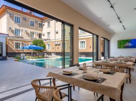 Grand Nur Hotel, хотел в Ташкент