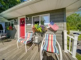 GOTL Strip Cottage, Walk to the Beach