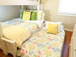 Anaheim California, Beautiful Pool Home, Short Walk to Disney