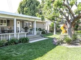 Charming Anaheim Home 1/2 Mile Walk to Disney