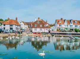 Stunning Emsworth Family Home - Pass the Keys