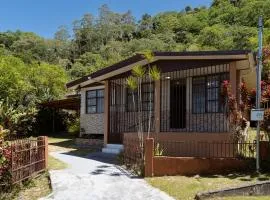 Family Retreat in Turrialba Fast WiFi and Peaceful