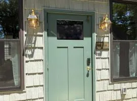 Wolfsbane - Upscale 2 bedroom Villa at Petite Acres