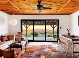 Big Bend Escape - Designer Adobe w Mountain Views