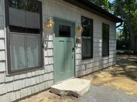 Larkspur - Upscale 2 Bedroom Villa at Petite Acres