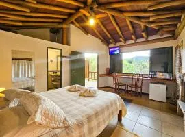 Chalé p/ casal com lareira, sauna e piscina