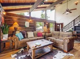 Walk to Dtwn Sonora! Rustic Creekfront Cabin