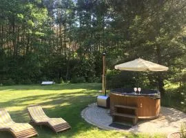 Deluxe Holiday Zdrojowa -Willa typu Alpejskiego w Borach Tucholskich-Całoroczna Balia z jacuzzi-POSIADŁOŚĆ NA WYŁĄCZNOŚĆ -Duża Wiata grillowa