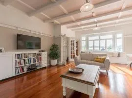 Beautiful home near a historic pub and wineries