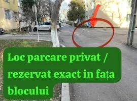 Apartment liniștit in Roman cu loc parcare privata si AC