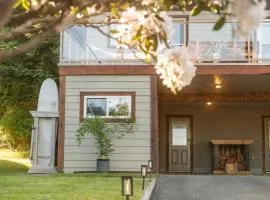 Ozzards Seascape - Cozy West Coast Retreat