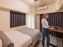 Work Friendly Room 3 min to Station Simmons Bed WiFi and Desk