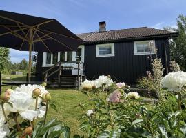 Rustic Haven Bed and Breakfast -Entire Private Apartment 2km from Klarälvsbanan and Swimming area, Hotel in Munkfors