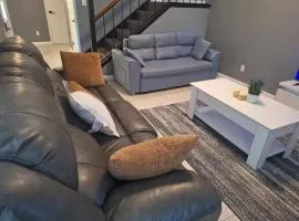 Vacation Ready 4Bedroom 3bath Home with Smart TV and WIFi Near Downtown