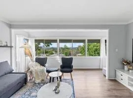 Sunlit 3BR Upstairs Living at Woodridge
