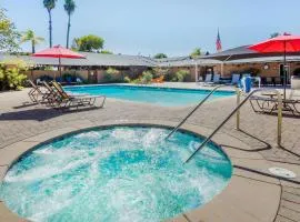 Carlton Oaks Lodge, an Ascend Collection Hotel