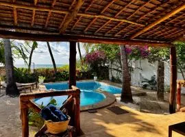 Villa Kipara - Beachside - Private Pool & Jacuzzi