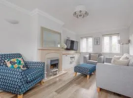 Angel Mews by Grandeur Property - Close to Poole Quay with Parking