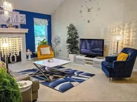Beautiful Townhome 11 minutes to Downtown townhouse