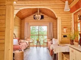 Forest Cabin Ainola with Lake View next to Nuuksio National Park