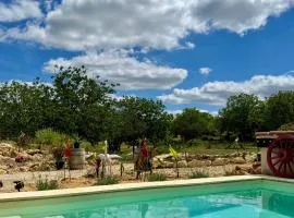 La Maison de la Ferme- piscine privée et jardin