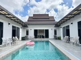 Phuket La Siesta, Naiharn Beach