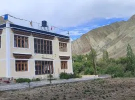 Skarat Home Stay