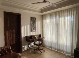 Luxe Retreat, hotel em Garui