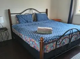 Licensed Cozy King Room in Central Mississauga Near Airport