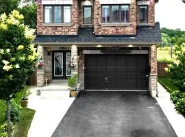 4 Bed 4 Bath Home in Prime Niagara Area 2700 sqf
