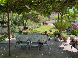Green Atelier Garden near Kotor, khách sạn ở Radanovići