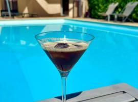 Logis Hôtel Le Mistral - Restaurant - Montélimar Sud, хотел в Монтелимар