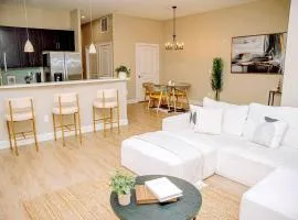 Luxe 2BR House Private Entry Free parking
