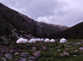 Abay Yurt camp in Altyn Arashan