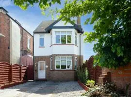 Det 3 bed house 2 mins to Lord St, 2 miles to Royal Birkdale Golf Club