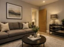 Bright 2-Bed Garden Flat Central Guildford