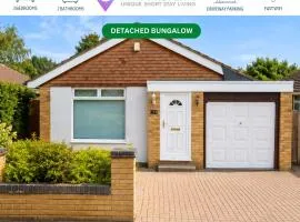 Detached Bungalow I Driveway Parking I Excellent Location I Fast WiFi I Self-Check-In I By Yoko Property