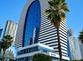 Grand Royal Black Sea Batumi Luxury Sea View Apartments, hotel Batumiban