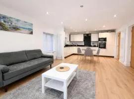 Relax in a Spacious 2-Bed Pinner Hideaway