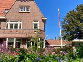 Bed & breakfast in characteristic villa near Zandvoort/ Amsterdam