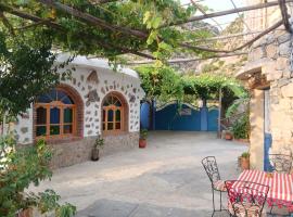 Blue House Town – hotel w mieście Szafszawan