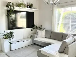 Hopea Villa, Vuokatin ytimessä sisältyy Sauna, ilmainen pysäköinti, Wi-Fi, 55smartTV, omapiha, sopii perheille