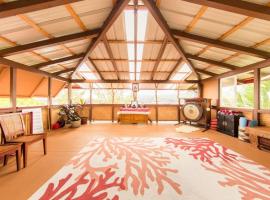 THE MAGICAL LAVA TEMPLE with EPIC Volcano Views!, hotel a Kehena
